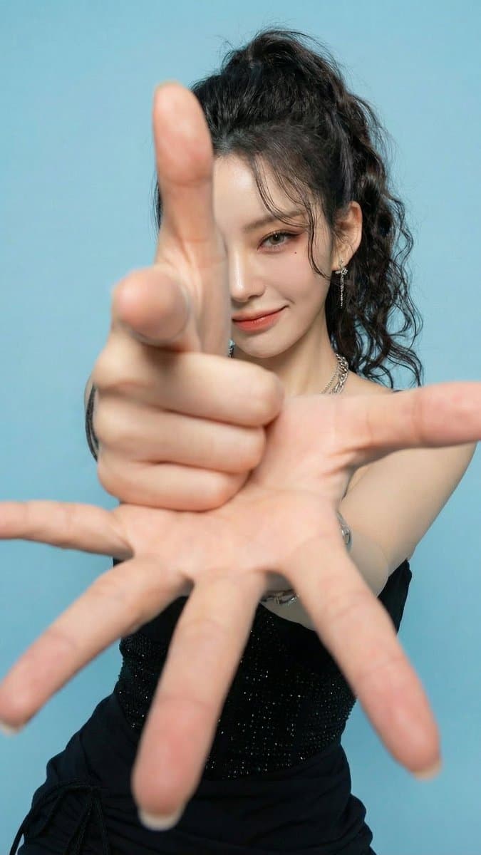 今日表情学习：锁定你了！